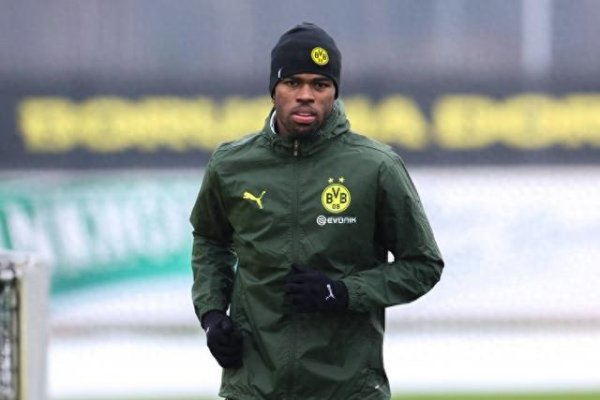 Phóng viên: Dortmund sẵn sàng gia hạn hợp đồng thuê + mua Chuk Umeka, Chelsea ước tính là 40 triệu bảng