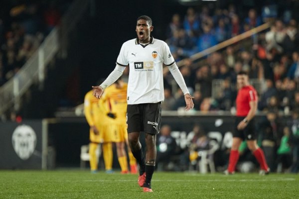 AS: Valencia bán hai người bảo vệ trung tâm Yarek và Moscara liên tiếp, và nhóm cần phải đăng ký